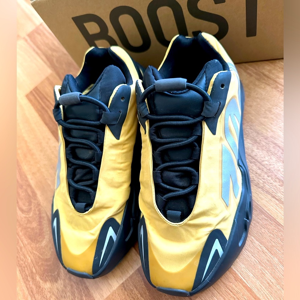 Yeezy 700 MNVN ‘Resin’ US size 6, fits women’s 7